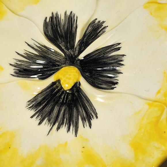 INT. Yellow Violet Flower Shaped Trinket Dish - Picture 2 of 4